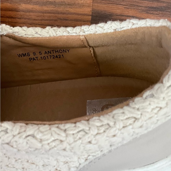 Dolce Vita Cream and White Textured Sneakers - Picture 5 of 6